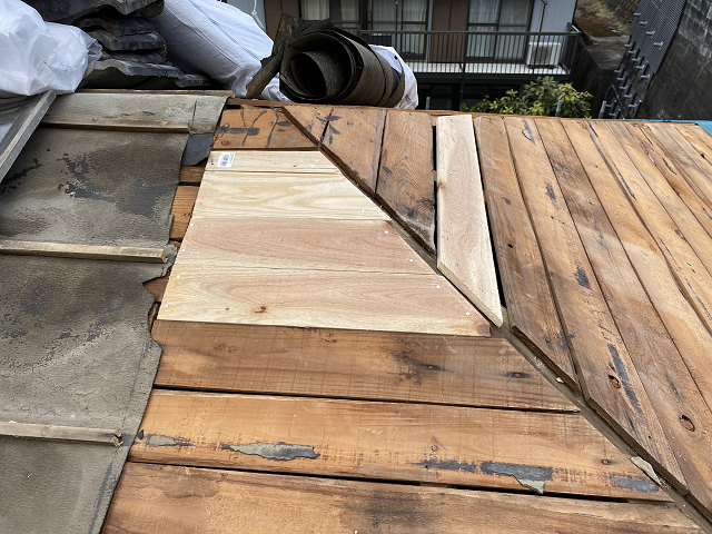 雨漏り　葺き戻し　棟