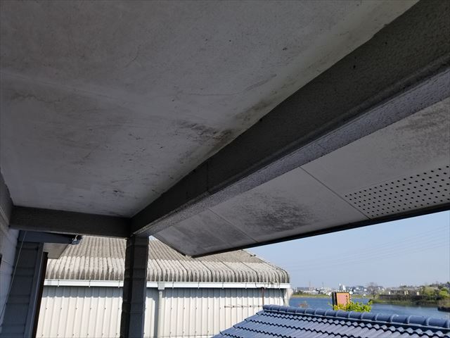20190406_軒天雨漏り