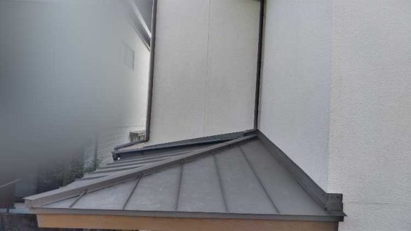 玄関部屋根カバー後