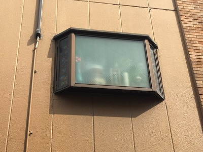 出窓の重ね葺き工事前の様子