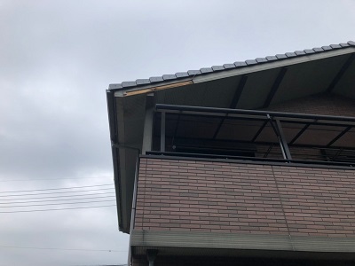 破風カバーが外れてしまったお宅の様子