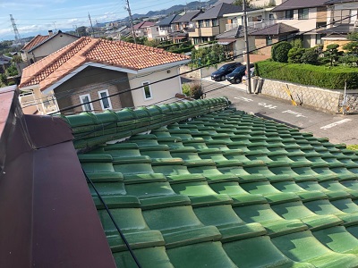 先日の台風によって屋根の板金が飛んでしまった様子