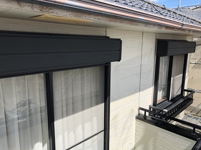 外壁が斑模様になってしまったお家の現地調査の様子