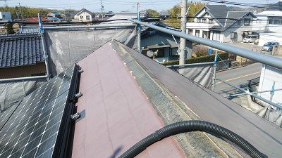 屋根の棟部の貫板交換工事施工前の様子