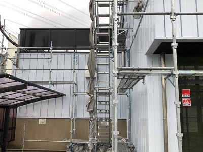 足場の台風養生の様子