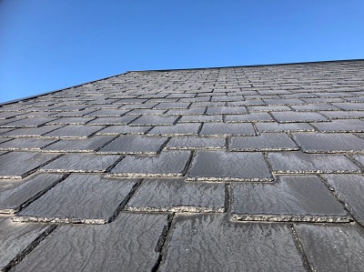 台風の影響で屋根の板金が浮いてしまったお宅の様子