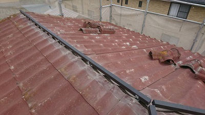 垂木を入れている作業中の棟（全体）