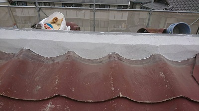 南蛮漆喰を入れた棟（アップ）