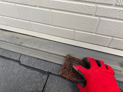 カラーベストのケレン作業