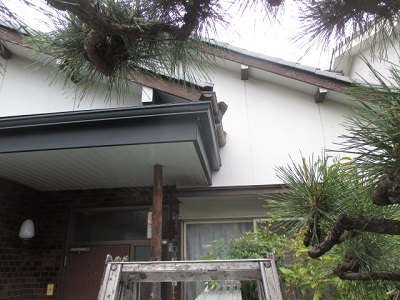 玄関ポーチの重ね葺き工事、カバー工事完了