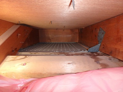 雨漏れがある小屋裏