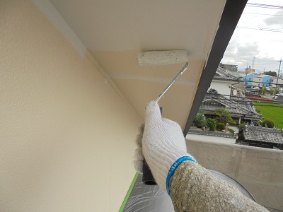 下塗り材の塗装中