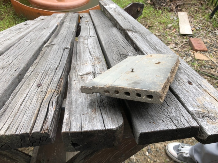 破風によって外れてしまったカバーの様子