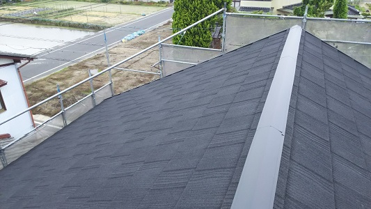 棟板金を貼って完工した屋根