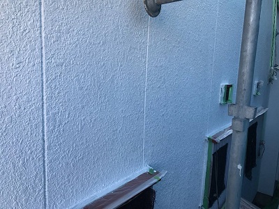 外壁塗装工事中の様子