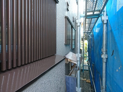 外壁塗装工事中の様子