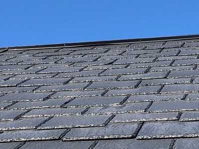 台風の影響で屋根の板金が浮いてしまったお宅の様子