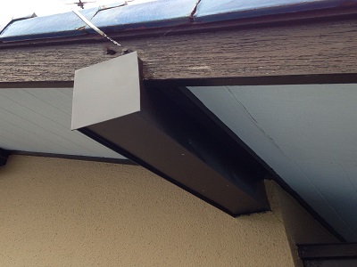 母屋を板金でカバーした写真