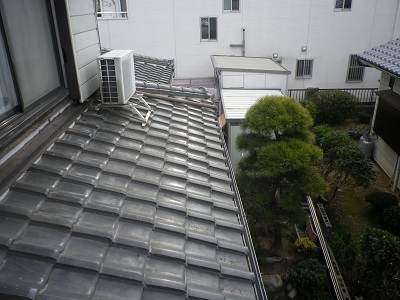 春日井市の下屋根の葺き替え現場の施工前の写真