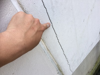 クラックがある外壁