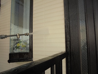 外壁の洗浄の様子