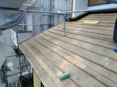 下屋根の解体が完了した様子