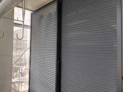 外壁が斑模様になってしまったお家の現地調査の様子