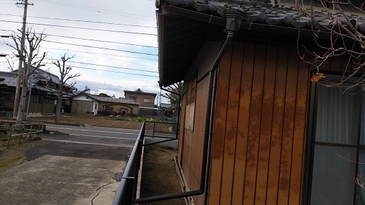 経年劣化で破損した雨樋交換工事完工の様子の様子