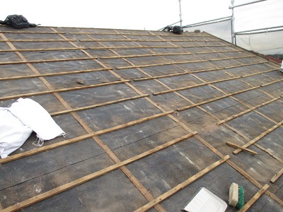 既存瓦の撤去後