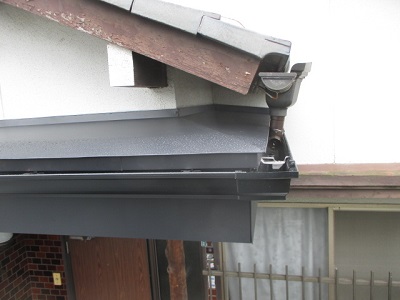 玄関ポーチの重ね葺き完工　上からの写真