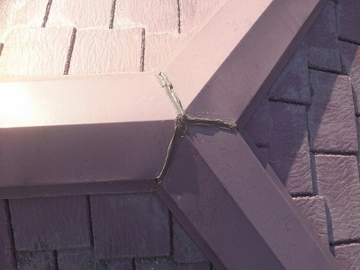 屋根の補修の様子