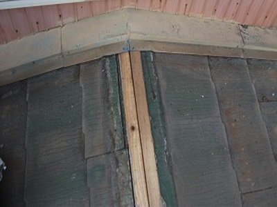 屋根　カバー工法　施工中