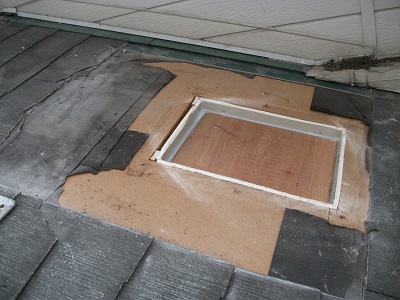 ふさぐ作業中のドーマー