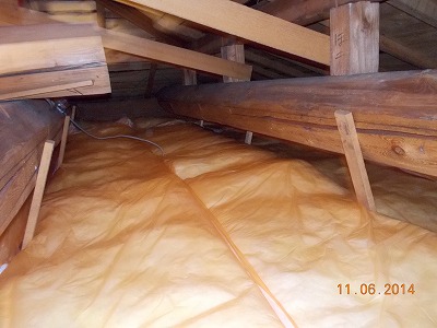 屋根断熱材設置後の小屋裏