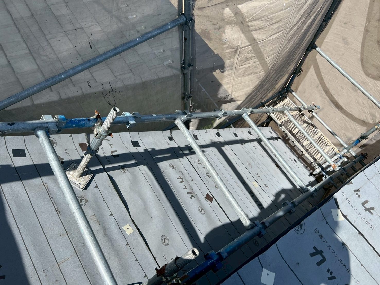 カバー工事　施工中３