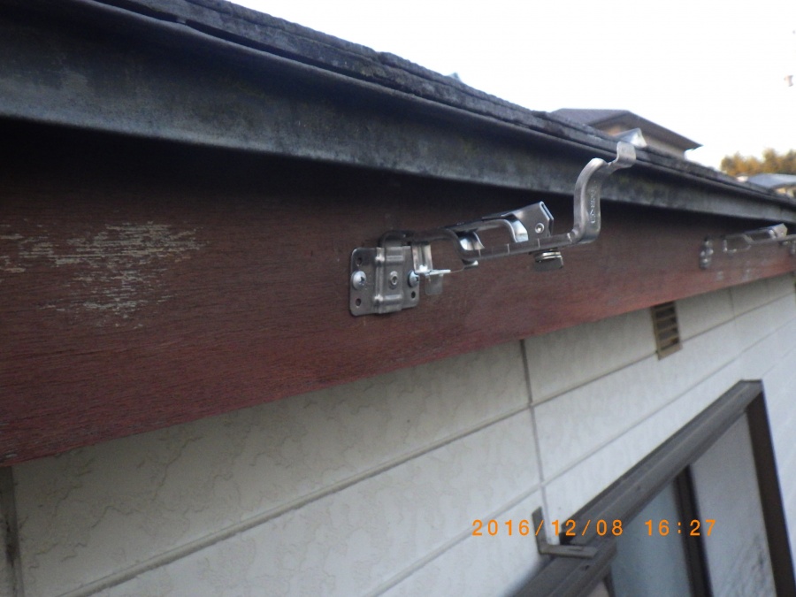雨樋金具取り付け