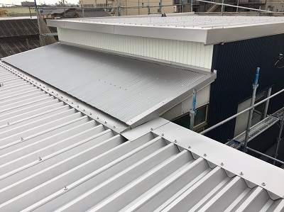 屋根　倉庫　ガルバリウム屋根