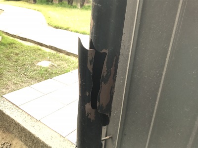 雨樋　縦樋　割れ