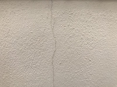 外壁　モルタル　クラック