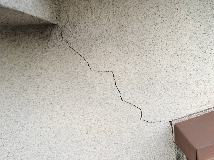 外壁　クラック　ひび割れ