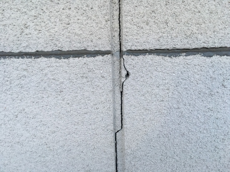 外壁　クラック　ひび割れ