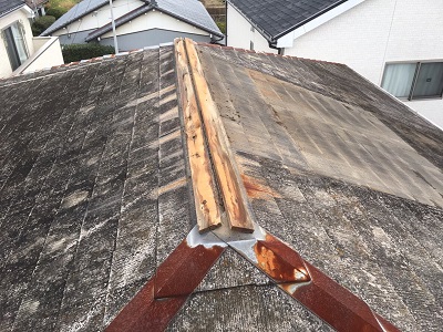 屋根板金部分の修繕工事前の様子