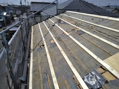 防水シートをめくったところ