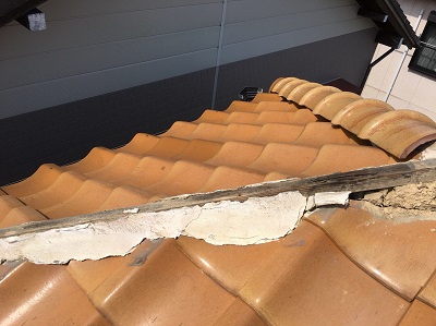 棟をめくったところ　垂木の劣化