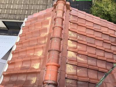 漆喰工事の施工中の様子