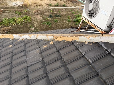 台風被害に遭われたお宅の棟の組み直し工事施工前の様子