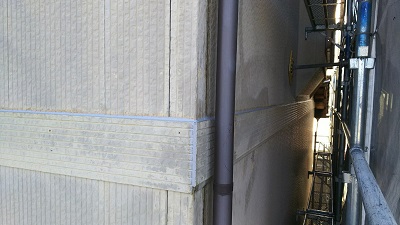 外壁塗装工事シーリング作業の様子