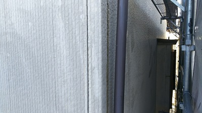 外壁塗装工事シーリング作業の様子