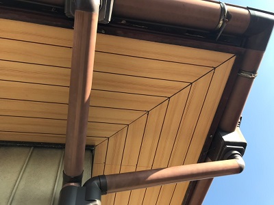 軒天、屋根棟漆喰の施工後の様子