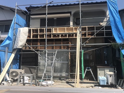 サイディング貼り工事の外壁解体の様子